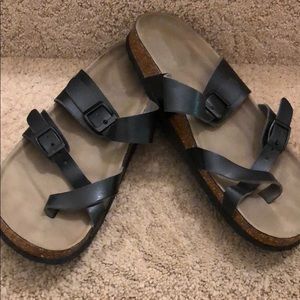Madden Girl “Bryceee” toe ring sandal